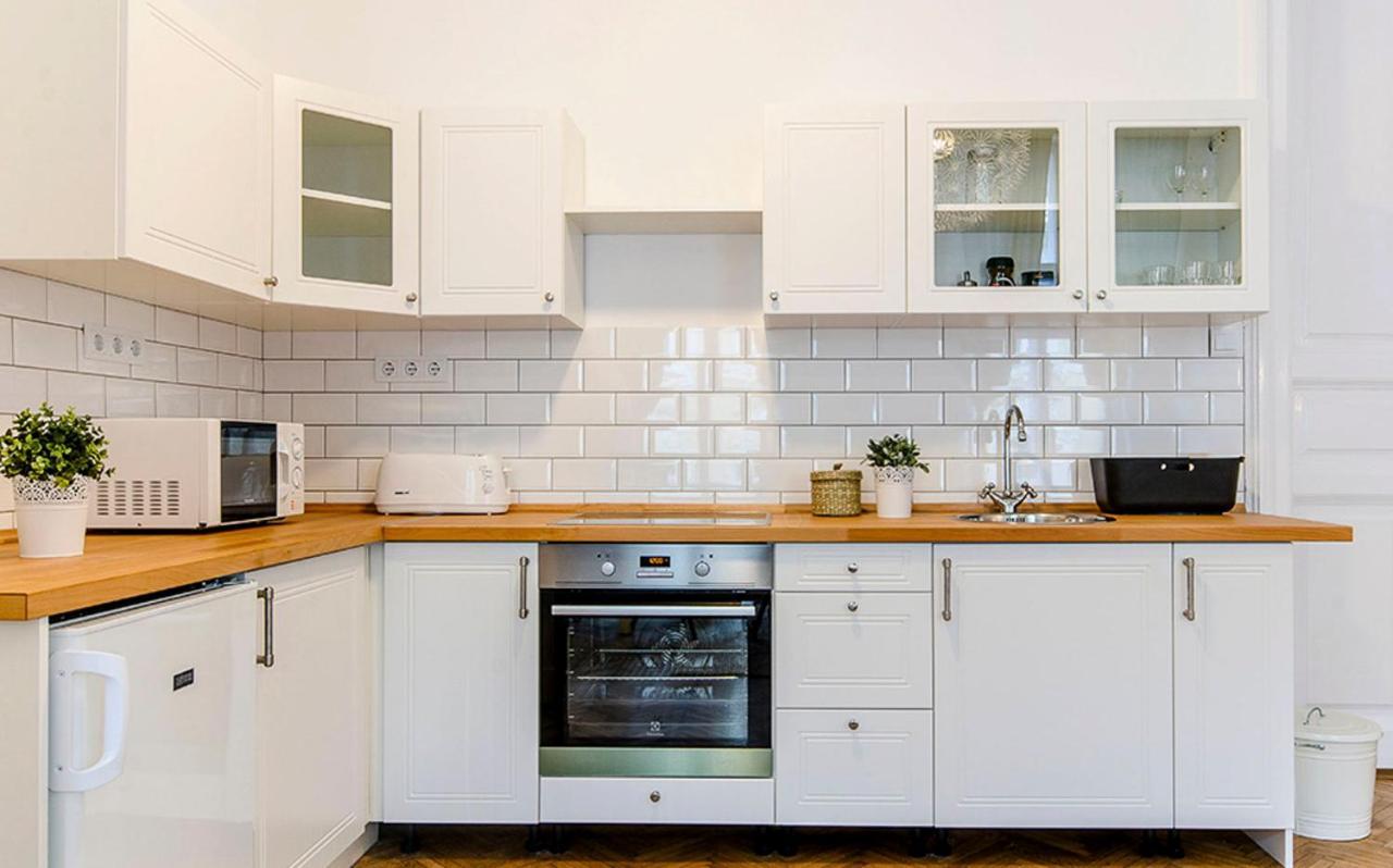Cozy 2 Bedroom Apartment In Terez Boulevard. Budapest Exterior photo