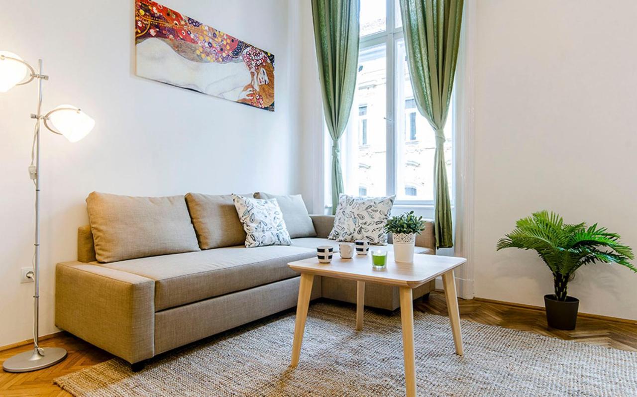 Cozy 2 Bedroom Apartment In Terez Boulevard. Budapest Exterior photo