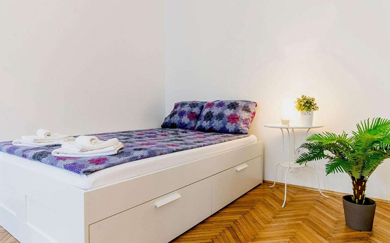 Cozy 2 Bedroom Apartment In Terez Boulevard. Budapest Exterior photo